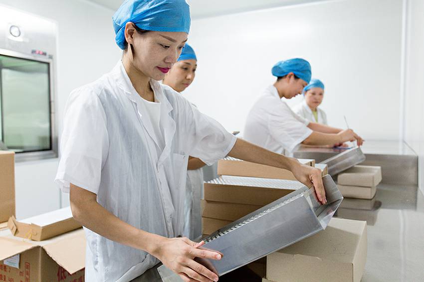 9.排瓶女工们.jpg 9.排瓶女工们.jpg